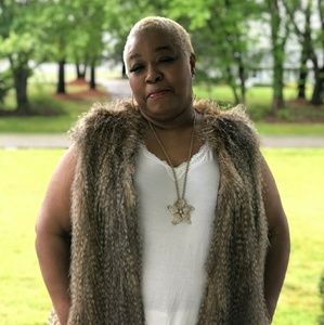 Meet your Posher, Djuana